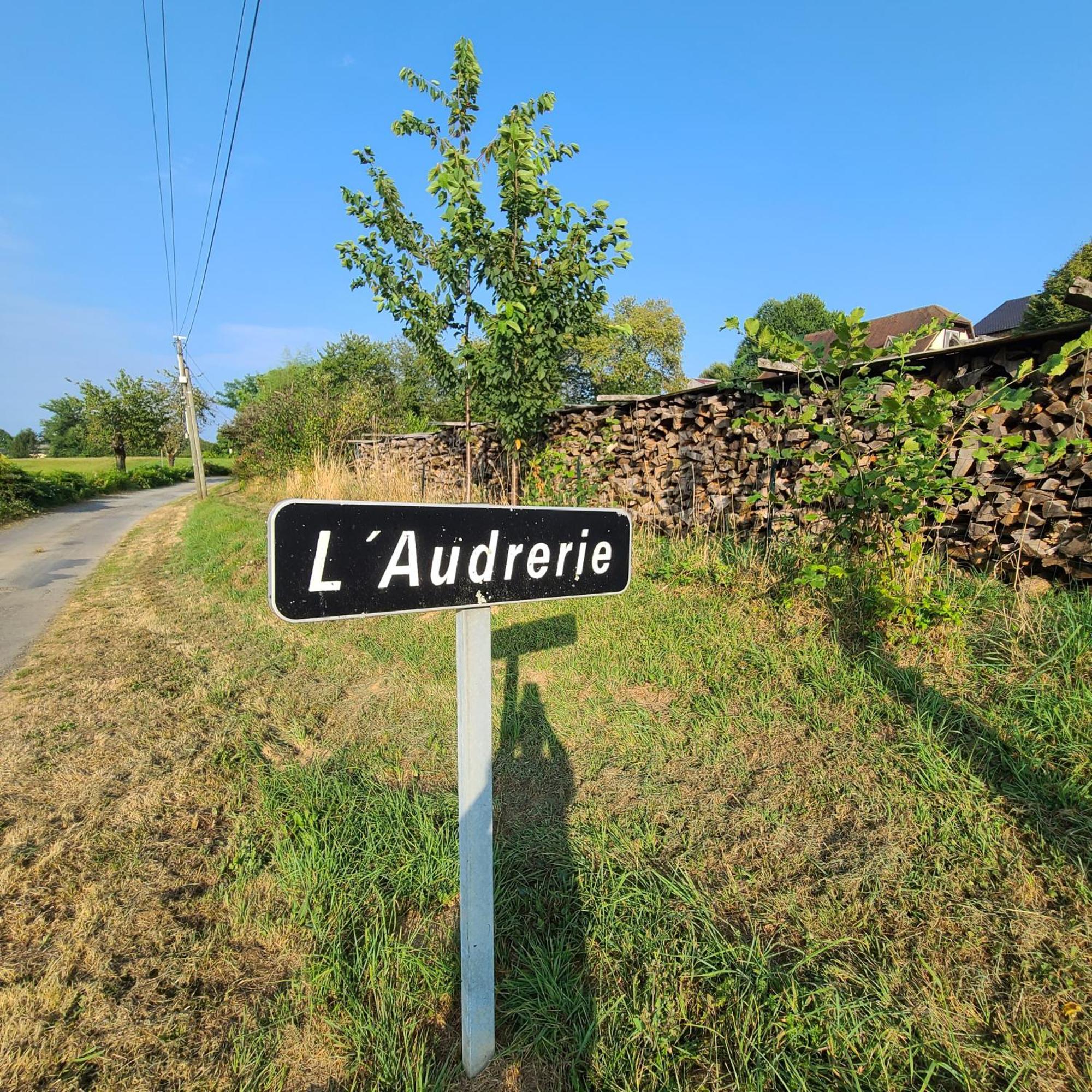 Studio L'Audrerie. Saint-Pardoux-Corbier Luaran gambar