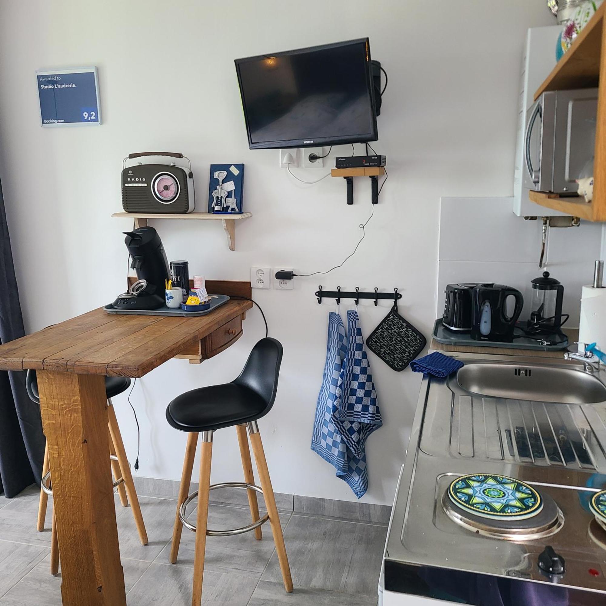Studio L'Audrerie. Saint-Pardoux-Corbier Luaran gambar
